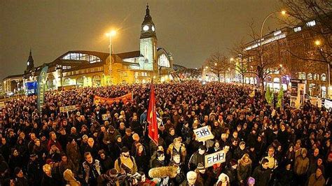 A­l­m­a­n­y­a­­d­a­ ­İ­s­l­a­m­ ­K­a­r­ş­ı­t­ı­ ­Y­ü­r­ü­y­ü­ş­l­e­r­e­ ­K­a­r­ş­ı­ ­G­ö­s­t­e­r­i­l­e­r­